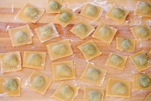 Preparazione Ravioli di ricotta e spinaci - Fase 4