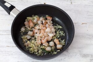Preparazione Risotto ai carciofi e salsa di gamberi - Fase 1