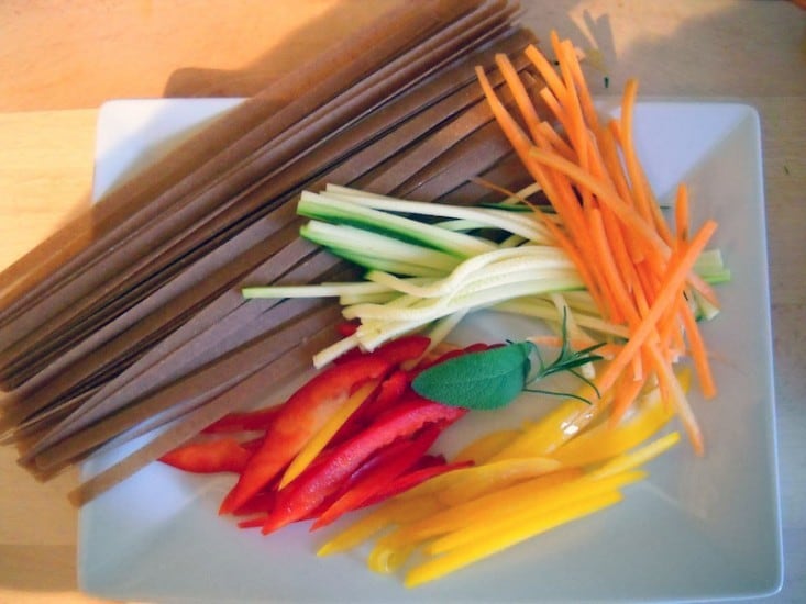 Tagliolini di orzo e farro con verdure ricetta