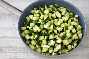 Preparazione Timballo di zucchine al basilico - Fase 1
