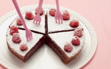 Torta al cioccolato con confettura di lamponi