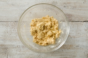 Preparazione Torta di nocciole senza lievito - Fase 2