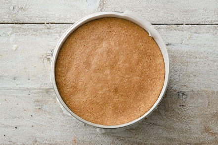 Preparazione Torta di nocciole senza lievito - Fase 4 Preparazione Torta di nocciole senza lievito - Fase 4