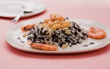 Riso bianco e nero con gamberi al balsamico