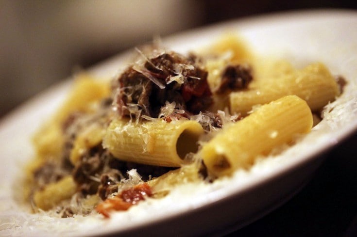 Maccheroni con il ragù di bufalo ricetta