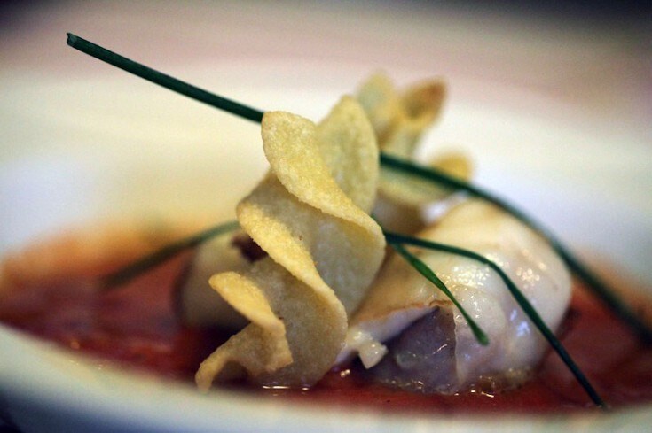 Gazpacho alla menta con rana pescatrice e fusilli fritti ricetta