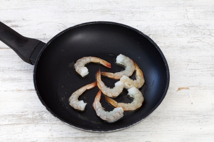 Preparazione Insalata con mazzancolle, pomodori verdi e mango - Fase 1 Preparazione Insalata con mazzancolle, pomodori verdi e mango - Fase 1