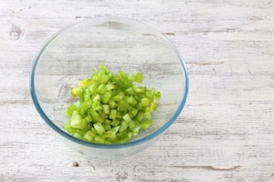 Preparazione Insalata con mazzancolle, pomodori verdi e mango - Fase 1