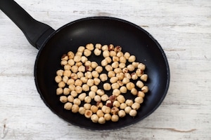Preparazione Insalata con mazzancolle, pomodori verdi e mango - Fase 3