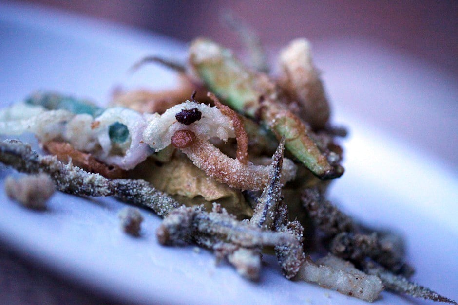 Fritto misto al semolino con verdure in pastella e guacamole ricetta