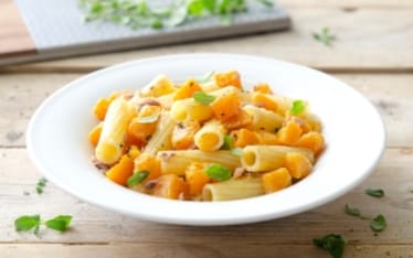 Maccheroni con zucca e acciughe