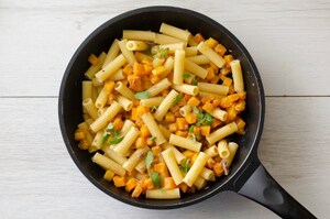 Preparazione Maccheroni con zucca e acciughe - Fase 3