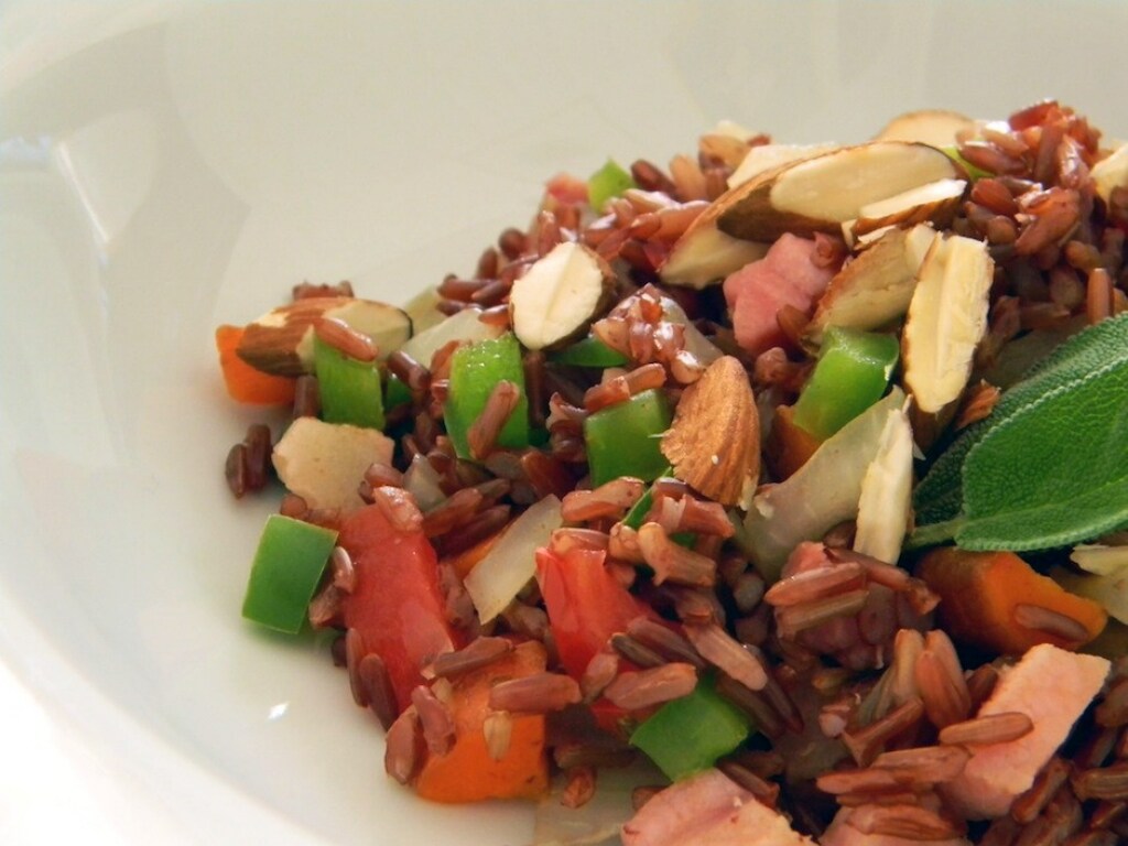 Ricetta Riso Rosso Con Maiale Mandorle E Peperoni Cucchiaio D Argento
