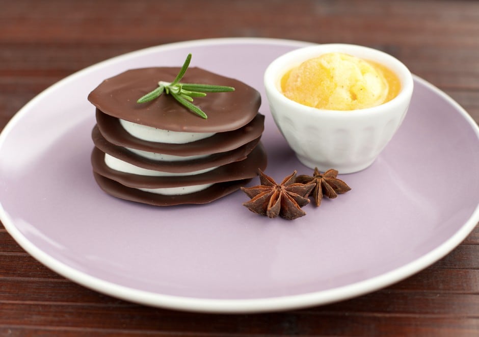 Millefoglie al cioccolato con crema di ricotta e sorbetto ai cachi ricetta