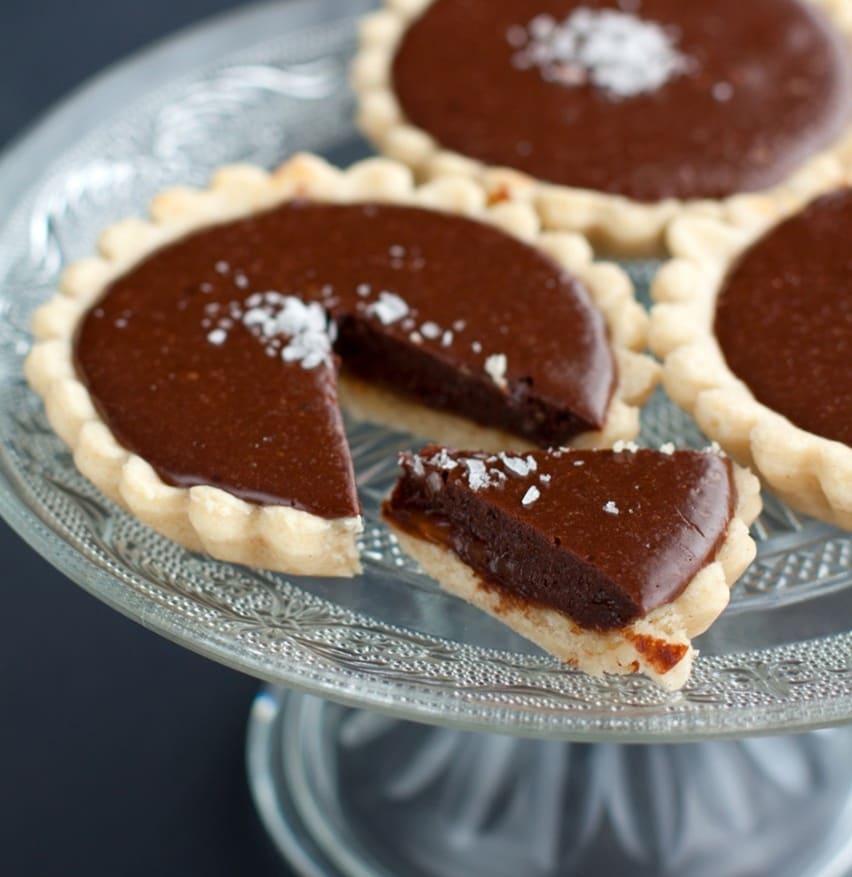 Tartellette al caramello al sesamo e cioccolato fondente ricetta