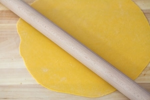 Preparazione Cappelletti in brodo - Fase 4