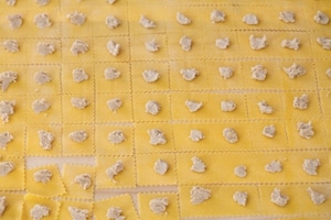 Preparazione Cappelletti in brodo - Fase 5