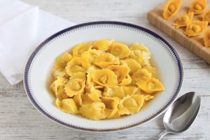 Preparazione Cappelletti in brodo - Fase 6