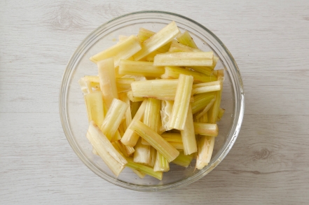 Preparazione Cardi e patate - Fase 1 Preparazione Cardi e patate - Fase 1