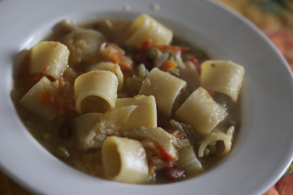 Minestrone al curry con mezzi paccheri ricetta