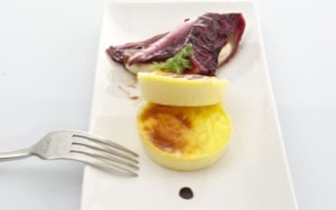 Flan di caprino con radicchio marinato al balsamico