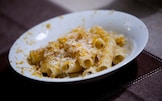 Rigatoni con gelo di fegatelli, bottarga, riccioli di pecorino
