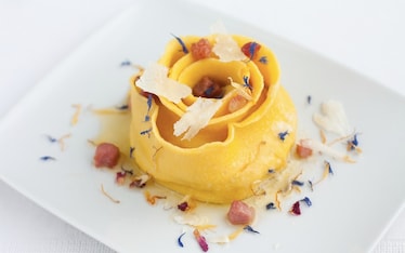 Rose alla scorzonera e ricotta