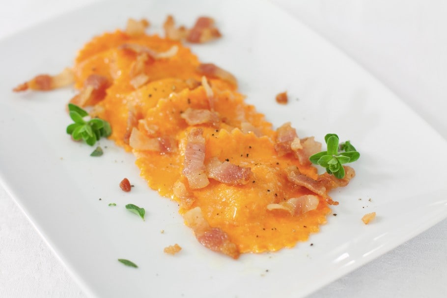 Ravioli con guanciale croccante ricetta