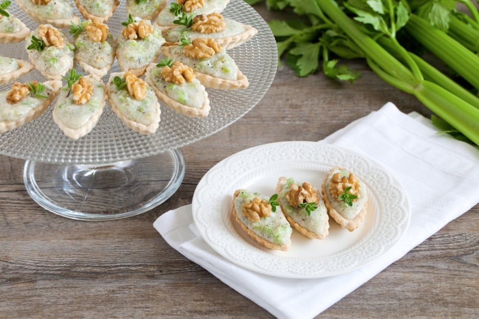 Barchette alla mousse di gorgonzola e sedano ricetta