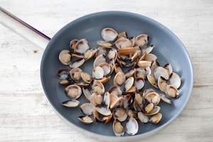 Preparazione Bavette alle vongole e zucchine - Fase 1