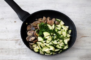 Preparazione Bavette alle vongole e zucchine - Fase 2