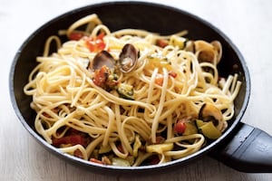 Preparazione Bavette alle vongole e zucchine - Fase 3