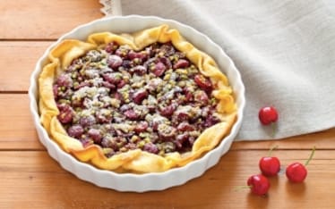 Torta brisée alle ciliegie e pistacchi