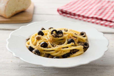 Preparazione Bucatini con il pangrattato - Fase 2 Preparazione Bucatini con il pangrattato - Fase 2