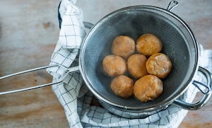 Preparazione Canederli di zucca, porro e salvia - Fase 3