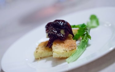 Frittata al rosmarino con cipolla al balsamico