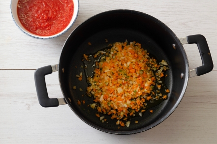 Preparazione Maltagliati pasticciati con ragù di lenticchie - Fase 1 Preparazione Maltagliati pasticciati con ragù di lenticchie - Fase 1