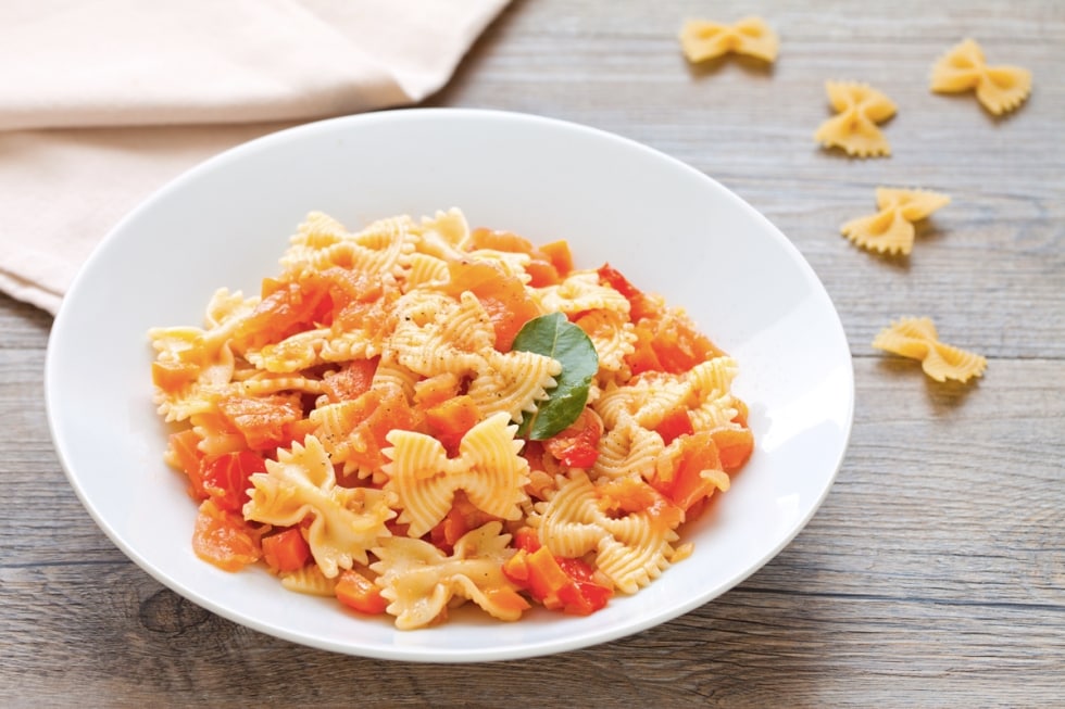 Farfalle al salmone ricetta