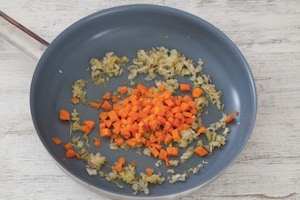 Preparazione Farfalle al salmone - Fase 1