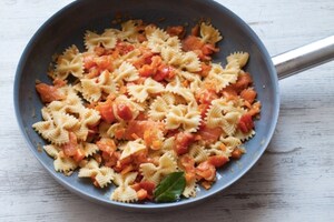 Preparazione Farfalle al salmone - Fase 3