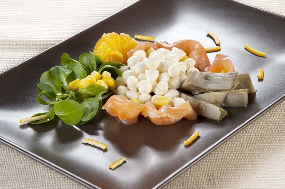 Insalata salmone, mozzarella e carciofi ricetta