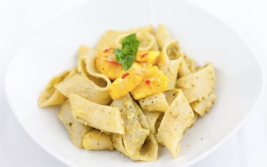 Calle al pesto di pistacchi con scorfano allo zafferano