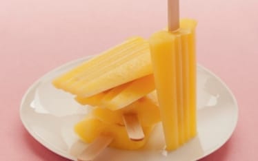 Ghiaccioli all'ananas, mango e arancia