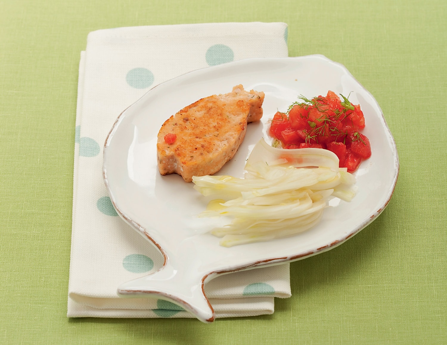 Hamburger di salmone con pomodori e finocchi ricetta