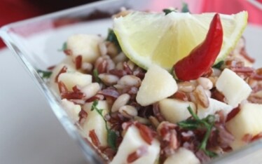 Insalata fresca di cereali e mela