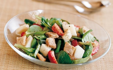 Insalata di lonza di maiale al melone e fragole