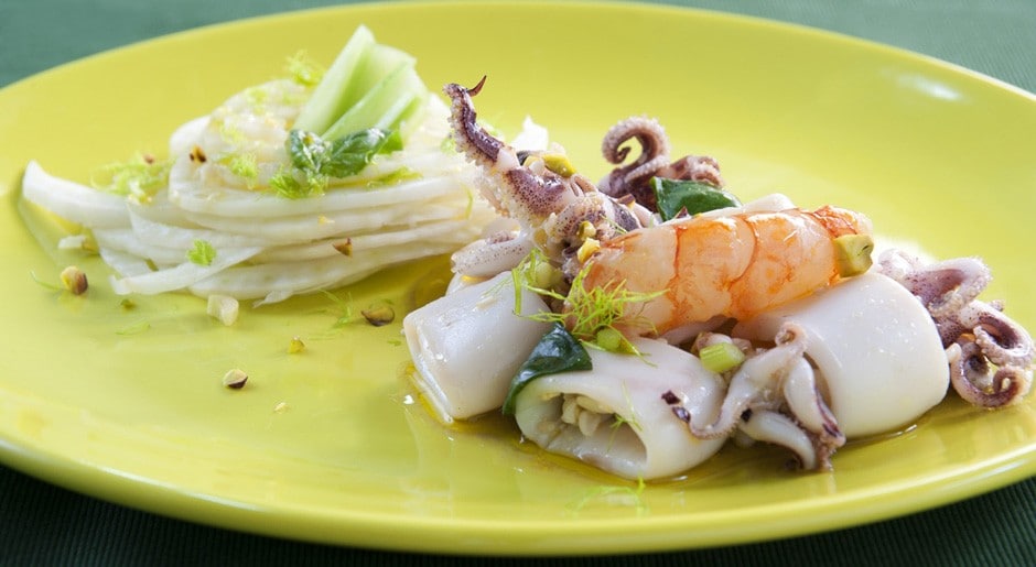 Insalata di mare profumata al basilico con finocchi ricetta