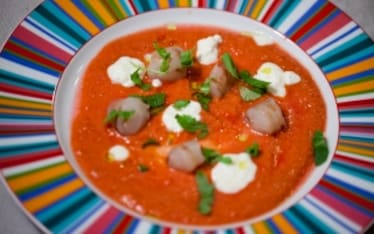 Mazzancolle, gazpacho leggero e salsa yogurt e pecorino