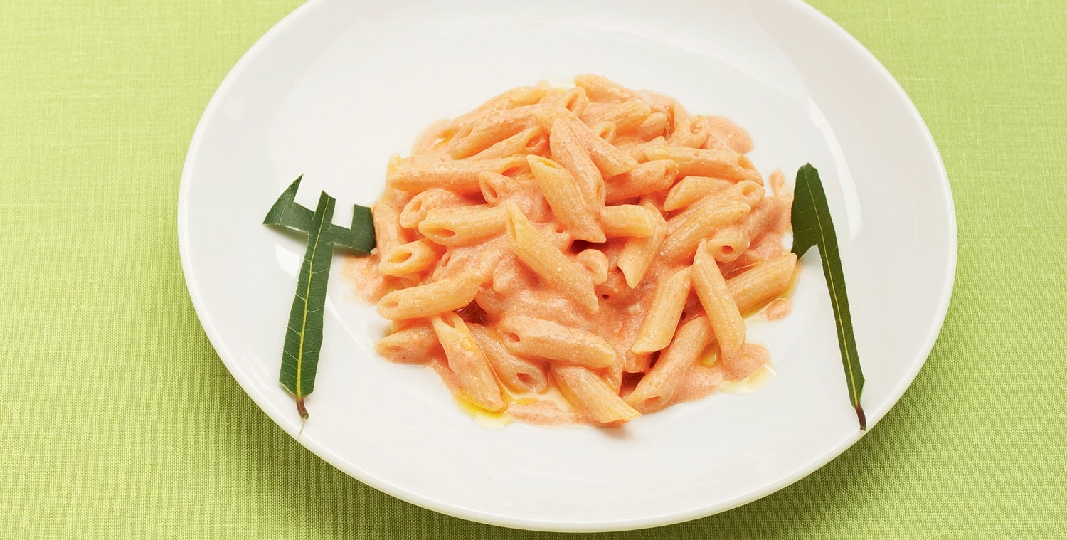 Pennette pomodoro e ricotta al profumo di alloro ricetta