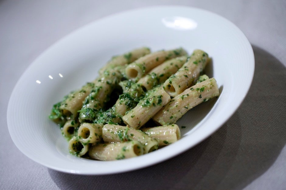 Rigatoni integrali e pesto fresco ricetta